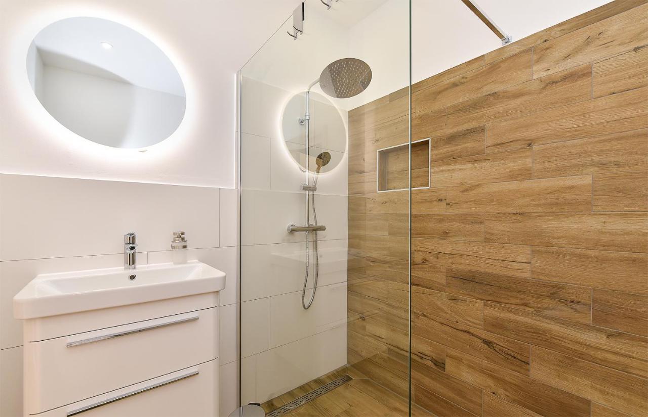 Jlo1 Mit Beheizbarem Pool Villa Peroj Exteriör bild